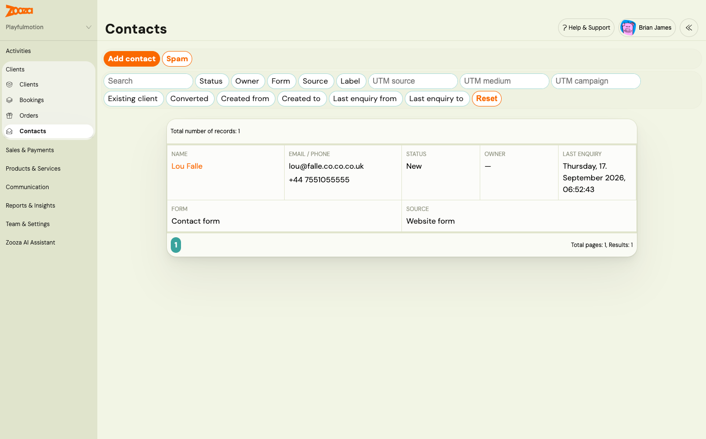 The Contacts list with one new contact, its email and phone, status New, the form and source columns, and the filter row above